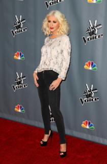 Christina Aguilera feet photo thumbnail