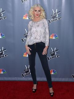 Christina Aguilera feet photo thumbnail