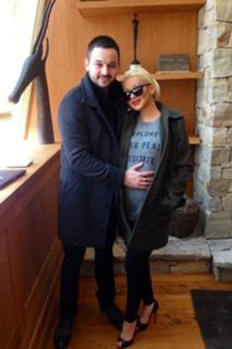 Christina Aguilera feet photo thumbnail