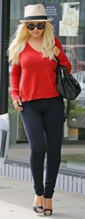 Christina Aguilera feet photo thumbnail