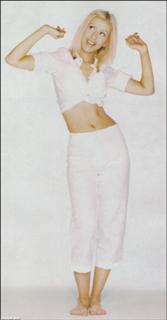 Christina Aguilera feet photo thumbnail