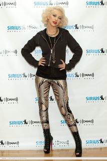 Christina Aguilera feet photo thumbnail