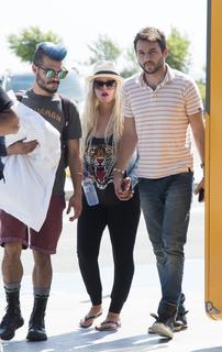 Christina Aguilera feet photo thumbnail