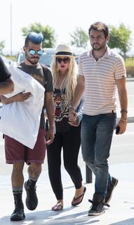 Christina Aguilera feet photo thumbnail