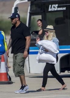 Christina Aguilera feet photo thumbnail