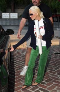 Christina Aguilera feet photo thumbnail