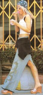 Christina Aguilera feet photo thumbnail