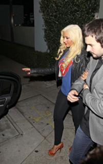 Christina Aguilera feet photo thumbnail