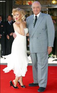 Christina Aguilera feet photo thumbnail