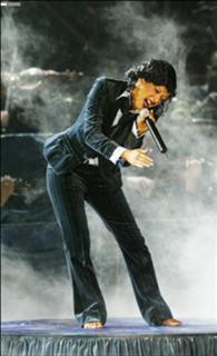 Christina Aguilera feet photo thumbnail