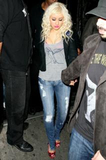 Christina Aguilera feet photo thumbnail