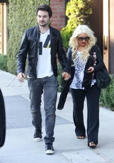 Christina Aguilera feet photo thumbnail