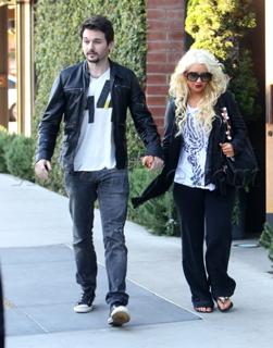 Christina Aguilera feet photo thumbnail