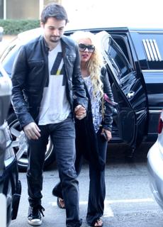Christina Aguilera feet photo thumbnail