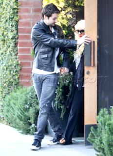 Christina Aguilera feet photo thumbnail