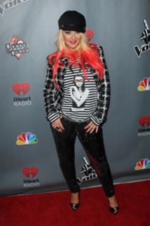 Christina Aguilera feet photo thumbnail