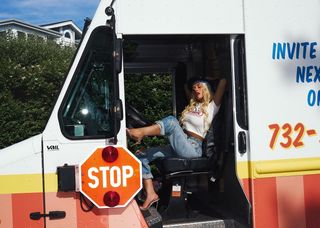 Christina Aguilera feet photo thumbnail