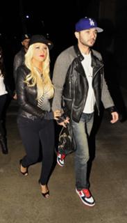 Christina Aguilera feet photo thumbnail