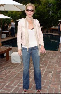 Christina Applegate feet photo thumbnail