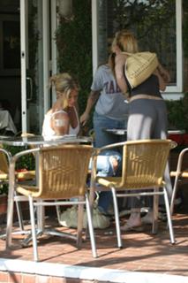 Christina Applegate feet photo thumbnail