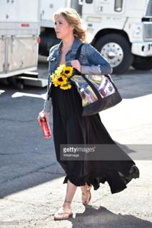 Christina Applegate feet photo thumbnail