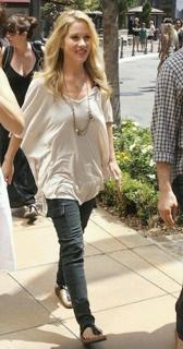 Christina Applegate feet photo thumbnail