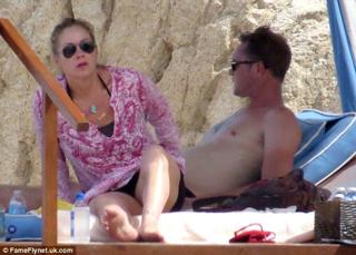Christina Applegate feet photo thumbnail