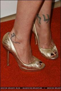 Christina Applegate feet photo thumbnail