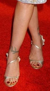 Christina Applegate feet photo thumbnail