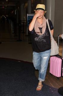 Christina Applegate feet photo thumbnail