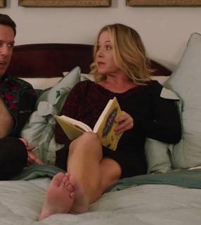 Christina Applegate feet photo thumbnail