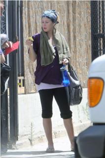 Christina Applegate feet photo thumbnail