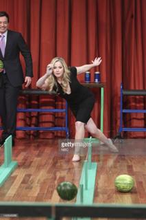 Christina Applegate feet photo thumbnail