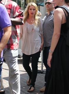 Christina Applegate feet photo thumbnail