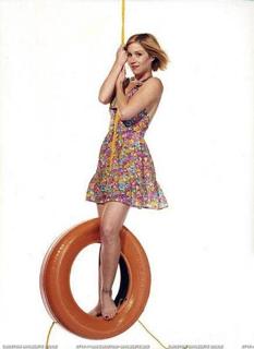 Christina Applegate feet photo thumbnail