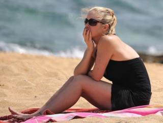 Christina Applegate feet photo thumbnail