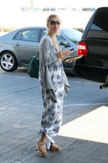 Christina Applegate feet photo thumbnail