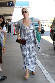 Christina Applegate feet photo thumbnail