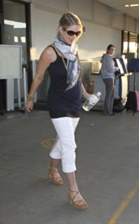 Christina Applegate feet photo thumbnail