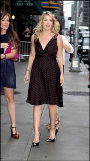 Christina Applegate feet photo thumbnail