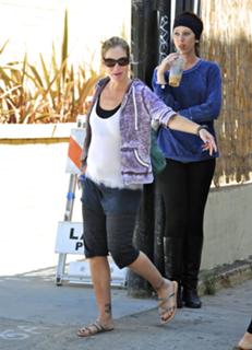 Christina Applegate feet photo thumbnail
