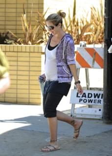 Christina Applegate feet photo thumbnail