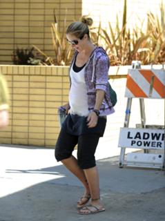 Christina Applegate feet photo thumbnail