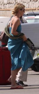 Christina Applegate feet photo thumbnail