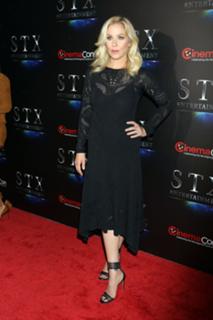 Christina Applegate feet photo thumbnail