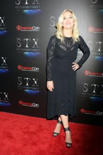 Christina Applegate feet photo thumbnail