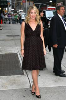Christina Applegate feet photo thumbnail
