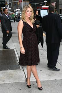 Christina Applegate feet photo thumbnail