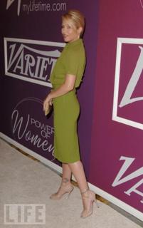 Christina Applegate feet photo thumbnail