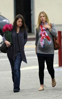 Christina Applegate feet photo thumbnail